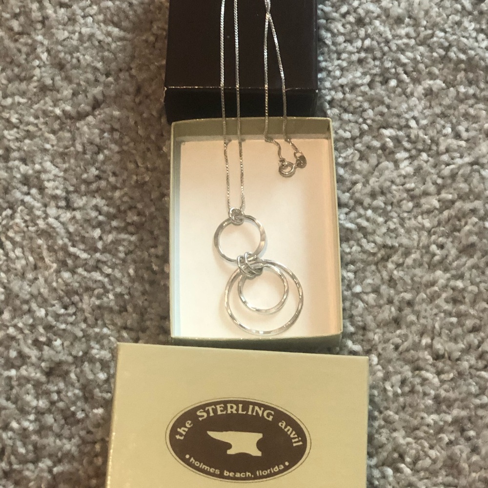 Necklace and bracelet set